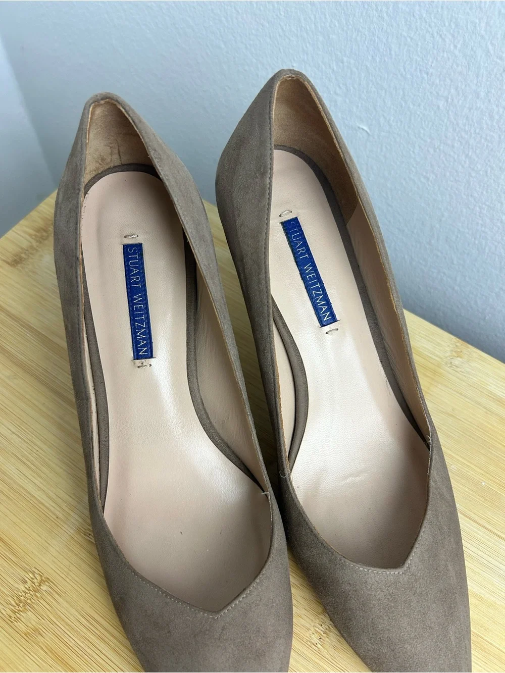 Stuart Weitzman Women’s size 9 Taupe Suede Pointed Pumps Made in Spain